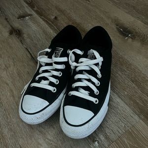 Womens Low top Converse size 7